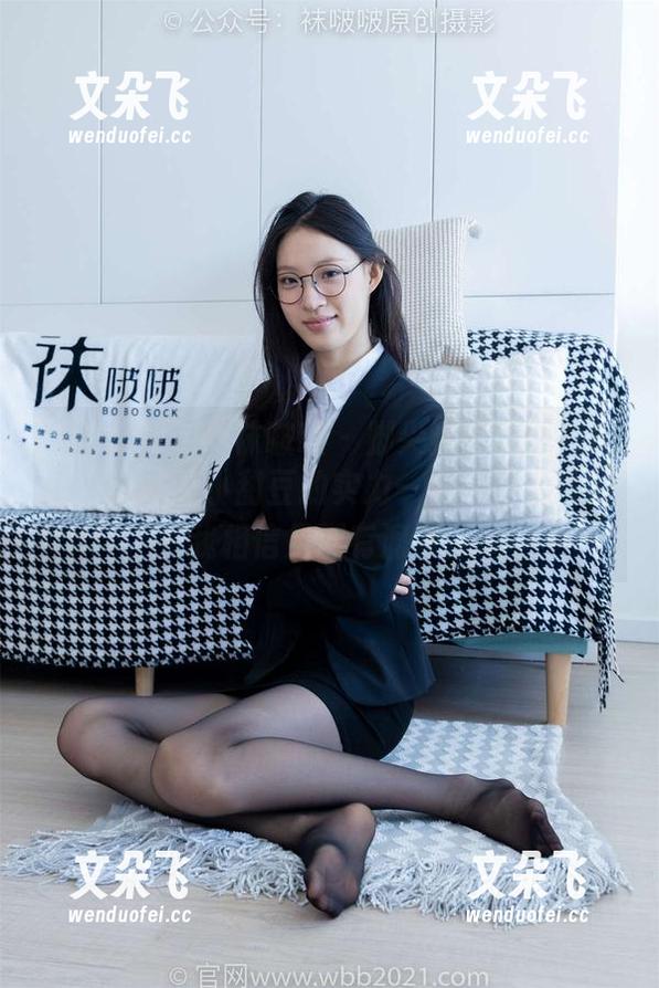 BoBoSocks袜啵啵 - 脚尖透明的珠光白丝，这才是小甜豆的实力——免费照片里我相信是别有洞天。