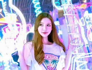 Feilin嗲囡囡 - waya小帝姬短裙写真，纯正无圣光，光影玩得飞起，我的灵魂都快被迷住了！