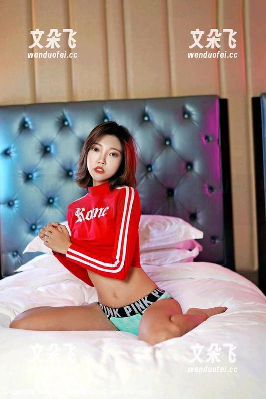 Feilin嗲囡囡 - 最新图集：看久久Aimee的校服，飞扬的气息真好玩儿！
