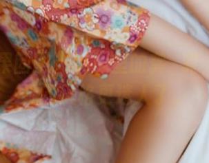 GIRLT果团网 - 私房里的龚玥菲，眼镜让她的风格更迷人了。