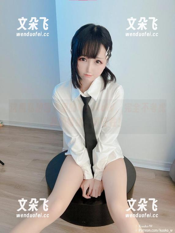 这组私拍图集里的KuukoW，完全不考虑我的情绪，真任性！