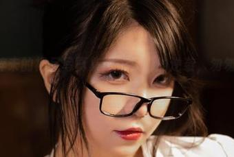Leah梓未的裸足写真集：一只脚的逆袭，匆匆步伐停不下来。