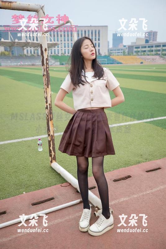 MSLASS梦丝女神 - 我是来看仟仟的JK小女神，顺便带回几本资源