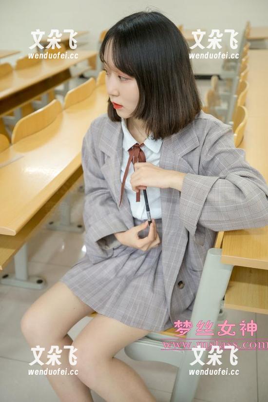 MSLASS梦丝女神-小朱茵 MSLASS梦丝女神 - 最新图库:小朱茵变身女友,挑战你的审美极限!