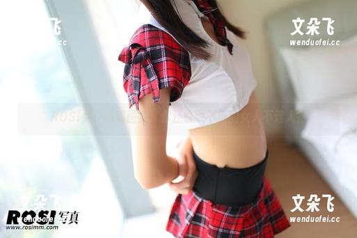 ROSI ROSI女仆高清图集:你还敢说干活的女人不迷人?