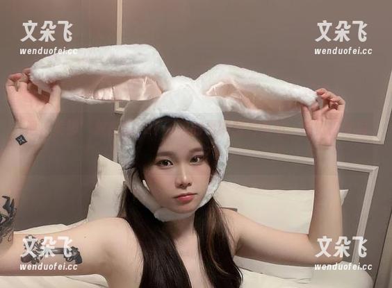 把‘美脚’放在Sira(시라)的最新图片旁边，你觉得效果几分？
