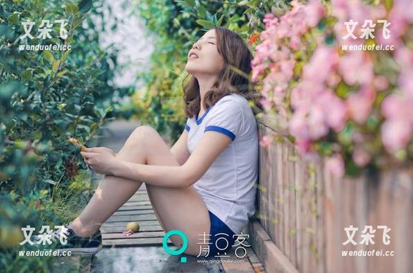 TGOD推女神 - 夏日图集——雪瑞Lisa在沙滩上和海浪“争宠”