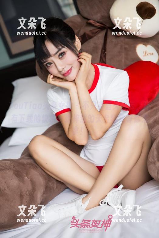 TouTiao头条女神 - 不只有蓝天白云，还有下载的快乐—张梓然的天台特集等你来拿！