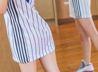 TouTiao头条女神 - 王紫琳的美图更新：白衬衫，但我连自己的搭配都搞不定！