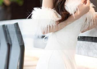 XIAOYU语画界 - 李丽莎最新搭配厨娘风，原图让人感叹，她真会玩！