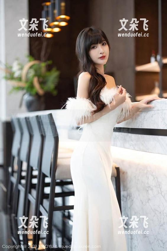 XIAOYU语画界 - 李丽莎最新搭配厨娘风，原图让人感叹，她真会玩！