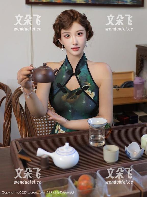 Xiuren秀人网 - FoxYini孟狐狸的职业装作品，究竟能把沉闷的白领变得多精彩呢？精选一波！