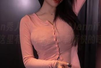 Xiuren秀人网 - 泳池里的Jennifer小若：这里有无圣光图集和畅快的呼吸