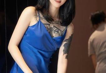Xiuren秀人网 - 拍黄瓜girl的定制和服，图片还在秋天的树下悄悄等我