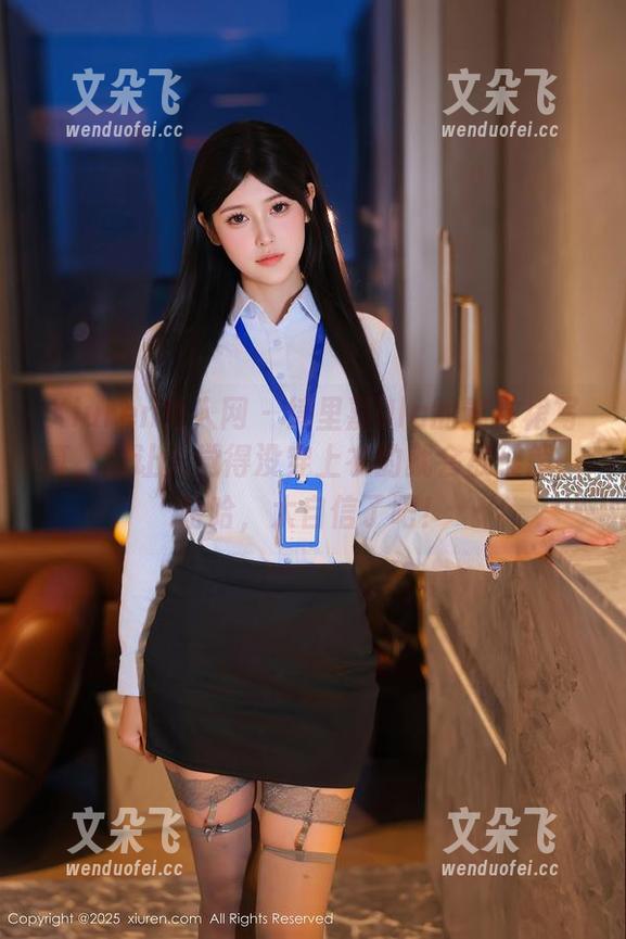 Xiuren秀人网 - 绮里嘉Ula的连衣裙写真，真让人觉得没穿上衣的就会被理解，哈哈，太自信了吧！
