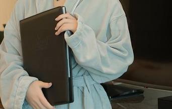 Xiuren秀人网 - 图库中，顾楚楚的修女写真竟是密室逃脱？