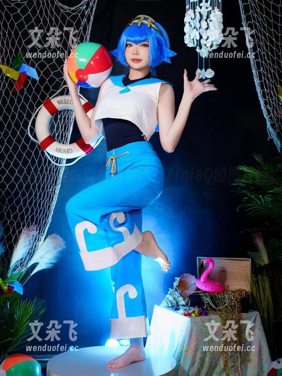 ZinieQ 在浴缸里也能感到亲近?ZinieQ的图片值得下载!