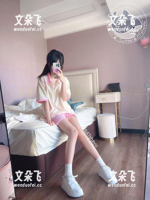 at鲨鱼学姐在线，图集我无意中变成了她的粉丝。