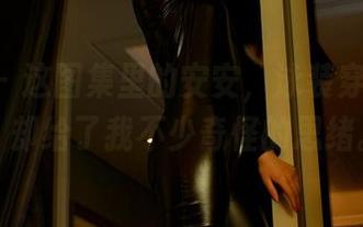 pans - 这图集里的安安，泳装穿得随意，却给了我不少奇怪的思绪。