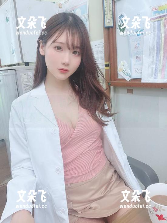 更新了！けん研(けんけん)黑白图集，想着要不要给鼻子上的灰尘也拍个黑白呢？