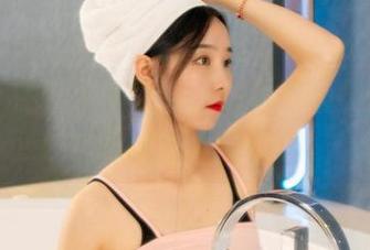 丽柜 - 图片里的修女，似乎有话要说，孙毅的眼神让人猜不透。