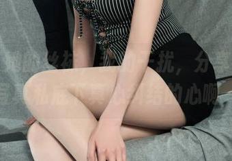 丽柜 - 她的丝袜，我的干扰，分享潘潘的写真私底下真心纠结的心啊～