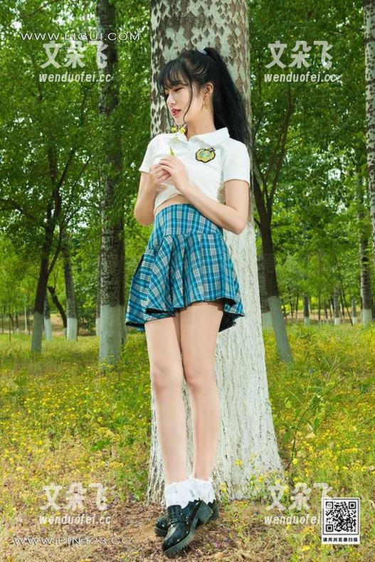 丽柜 - 潼潼的黑丝美图，更新得我都有点看呆了。