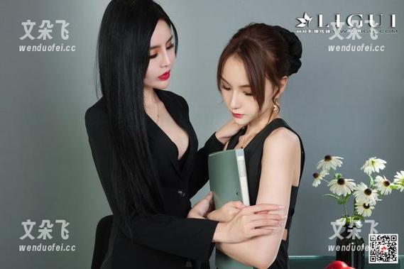 丽柜 - 应该叫“无圣光的雪糕浴缸”，她的作品明明白白，另类又放松。