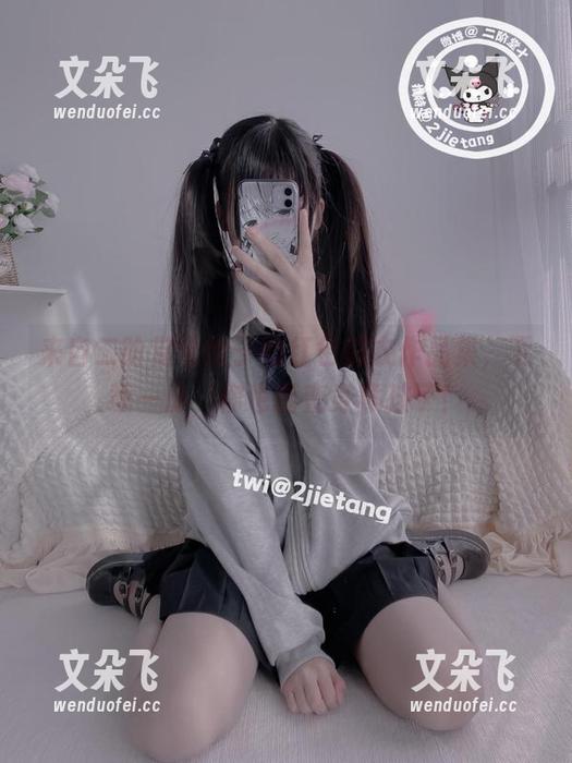 来自二阶堂宅绘子的红色熊衣作品集，下载一份，你也能变身熊孩子！