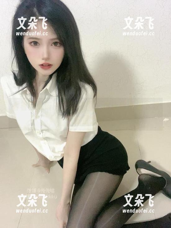看着倦倦喵的丝袜美图，难道你不想下载一份留念？