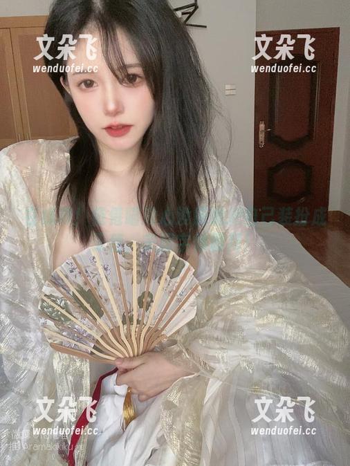 在线噢！倦倦喵没心没肺地把自己装扮成天使，美图字体膜拜！