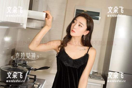 克拉女神-小沐 克拉女神 - 夏日写真?小沐能把这炎热变得不那么刺眼。