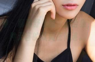 克拉女神 - 聊聊舒彤的美腿合集，仿佛有种无言的默契在传递。