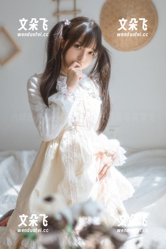 六味帝皇酱的裸足情缘——高清写真集大揭晓