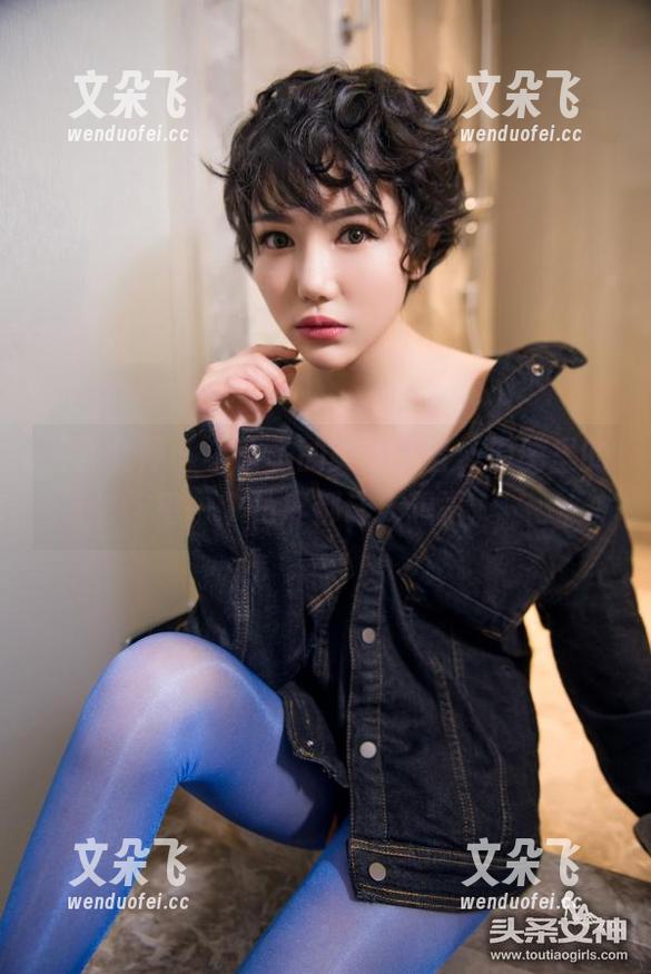 头条女神 - 小晴子的美脚全套，原图里的每一个角度都让人想歪。