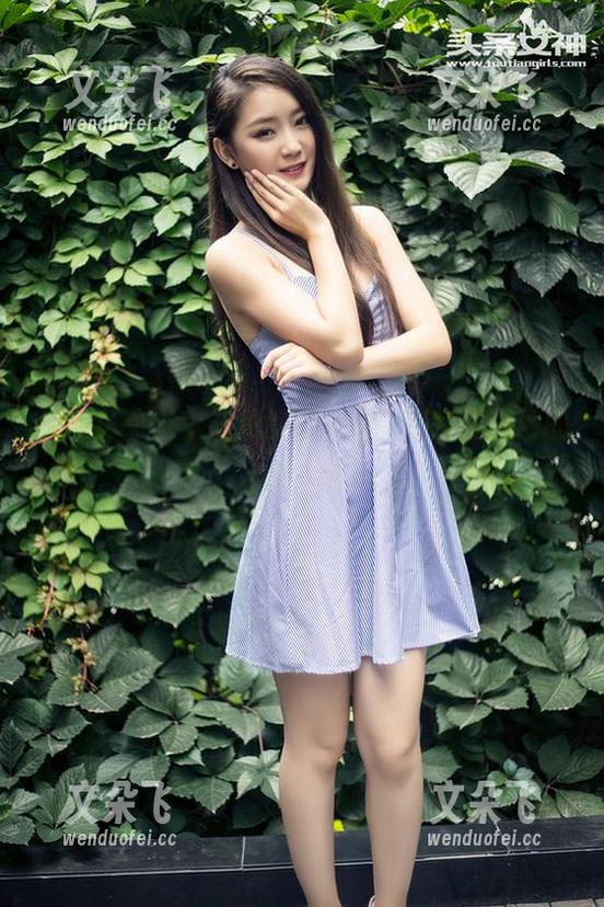 头条女神 - 李菲儿的睡衣照，图片里藏着的小心机