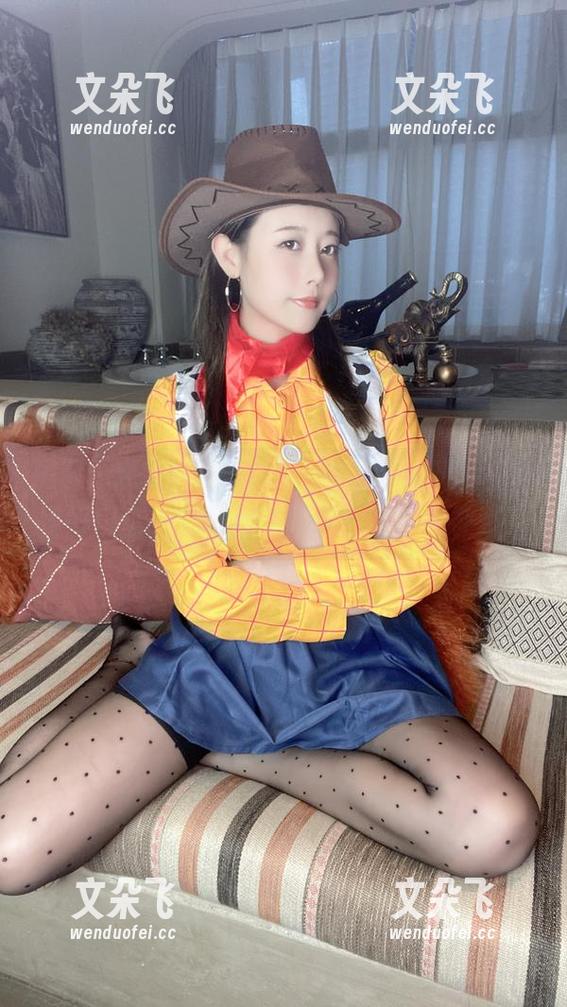 提示：观赏奈汐酱Nice白裙图集时，记得锁好门窗，她的优雅可能会让你失神哦！