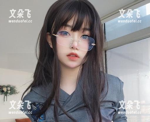 女主K的私拍图包，纯白让人想起…洗衣粉的味道？