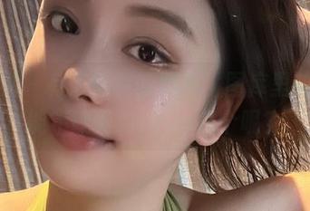 微密圈 - 有了奶雯的黑色，图库里的资源能不能同时erve几个呢？