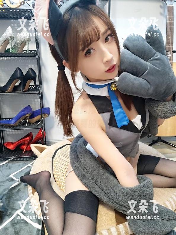图片最爱：小女巫露娜的定制镭射紫，莫名想跳舞的效果！