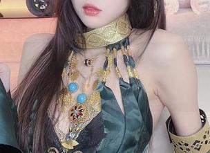 小小奶瓶儿，真会玩——纯欲吊带精选，来吧，别害羞。