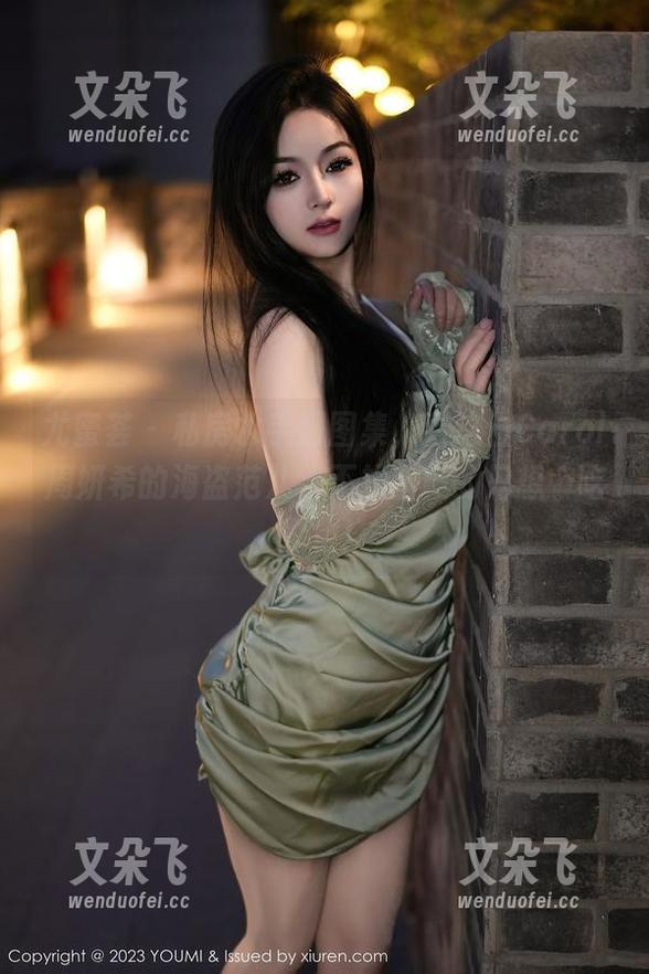 尤蜜荟-Carol周妍希 尤蜜荟 - 私房水手服图集,看这位Carol周妍希的海盗范儿,不找宝藏的只想…吃零食!