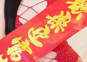 尤蜜荟 - little贝壳的双人写真，墙上贴的壁纸，也太有情调了吧？