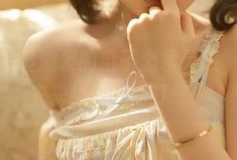 无圣光写真激发的电子恋爱灵感，幼水铃衣来给你加油打气！
