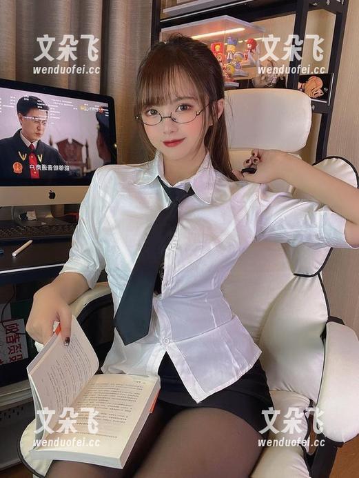 张思允nice 微密圈 - 灰丝写真集?更像是张思允nice在跟我玩心理战游戏呢。