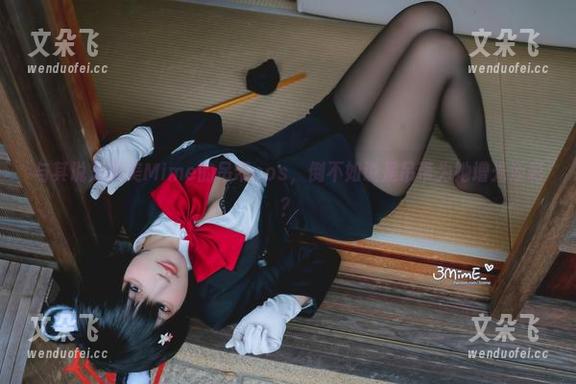 与其说是弥美Mime的吊带cos，倒不如说是吊带为她增光添彩？
