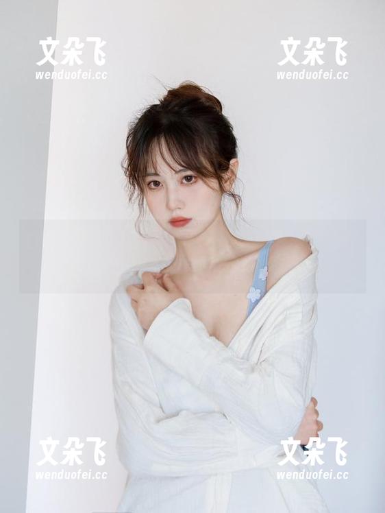 不得不说，念雪ww这组死库水写真，原图里的感觉像是一场小魔法秀。