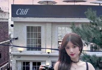 定制的丝袜，怡子yiii好像有种隐秘的信号在传递！