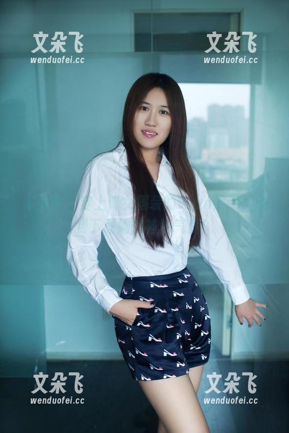 推女郎 - 穿上修女服装的Vian熙芸，免费下载她的神秘气质！
