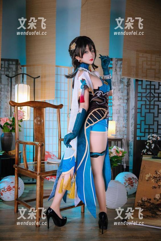 日奈娇的豹纹女警写真，保证看了不想消散……